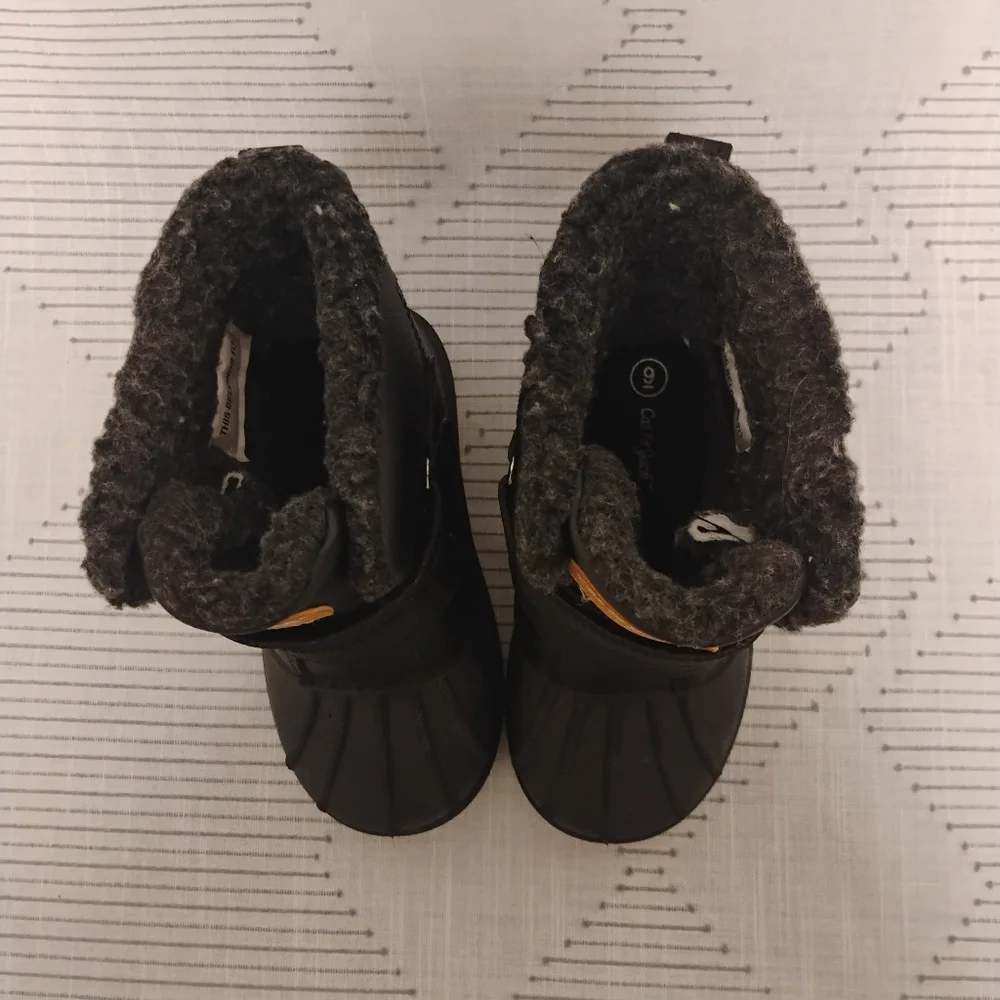 Cat & Jack Black Faux-Fur Winter Ankle Boots with Tan Logo Patch Boys Size 9